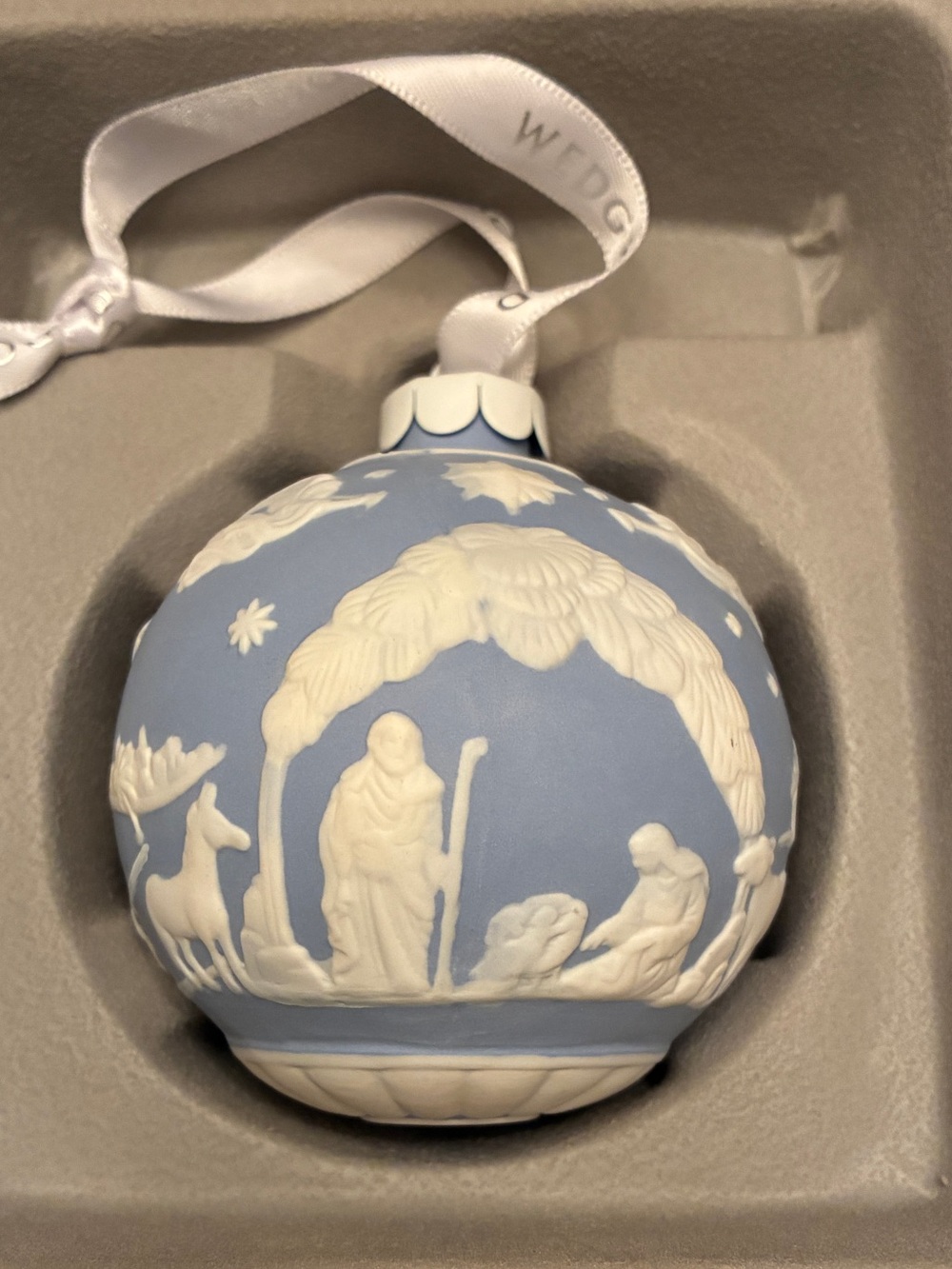 Wedgwood jasperware nativity scene 3 in ornament